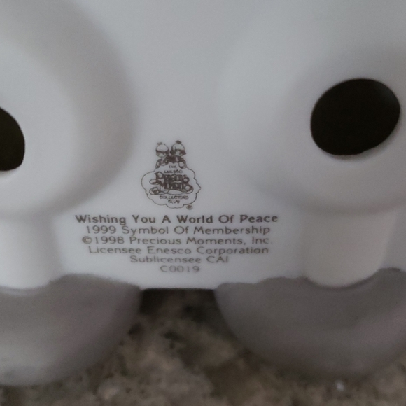 Precious Moments Wishing You a World of Peace - Picture 5 of 8